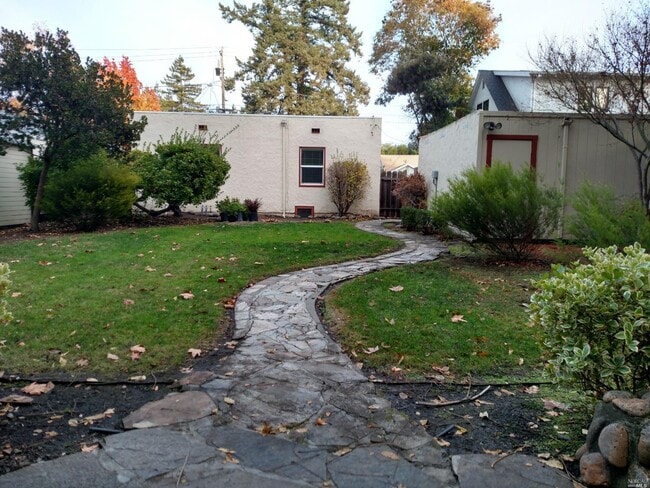 Building Photo - 463 Talbot Ave