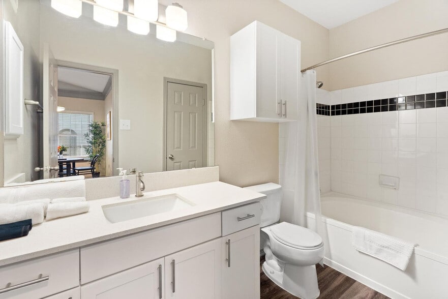 Building Photo - 12100 Metric Blvd