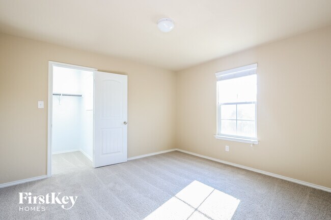 Building Photo - 2115 Emerald Edge