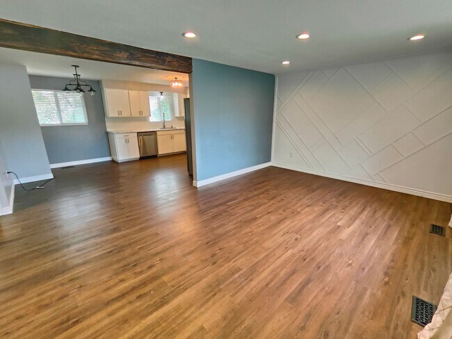 Building Photo - 1121 W 2200 N