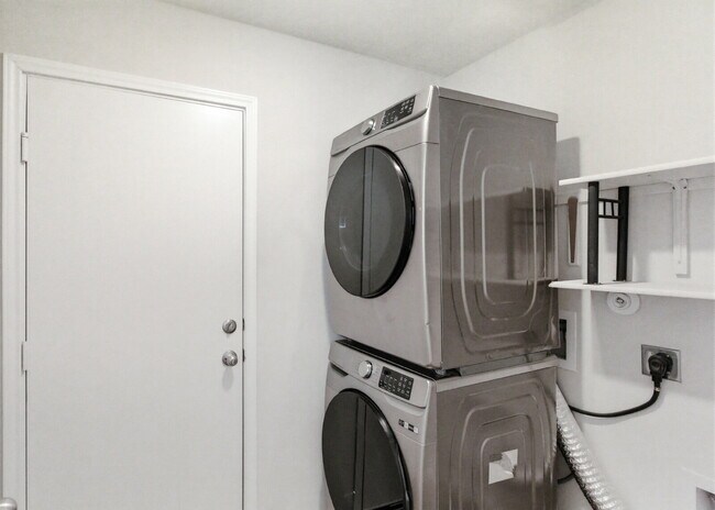 Building Photo - 3 Bedroom Home with Open Layout and Covered Patio in Creekside Farms!