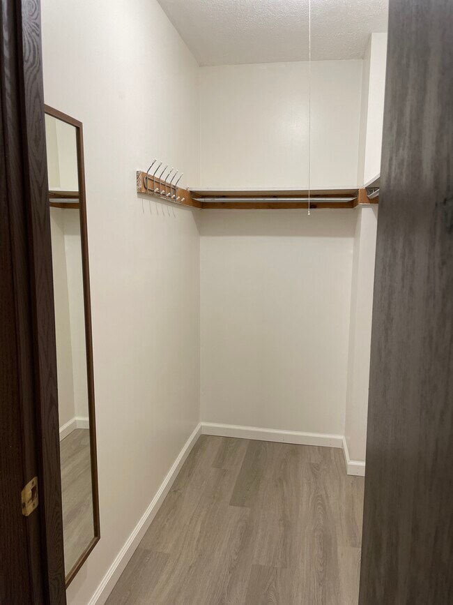 Walk-in closet off entrance hallway - 5523 Ellsworth Ave