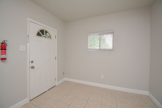 Building Photo - 2117 Thonig Rd