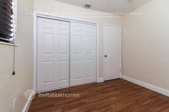 Building Photo - 10221 Dolphin Rd