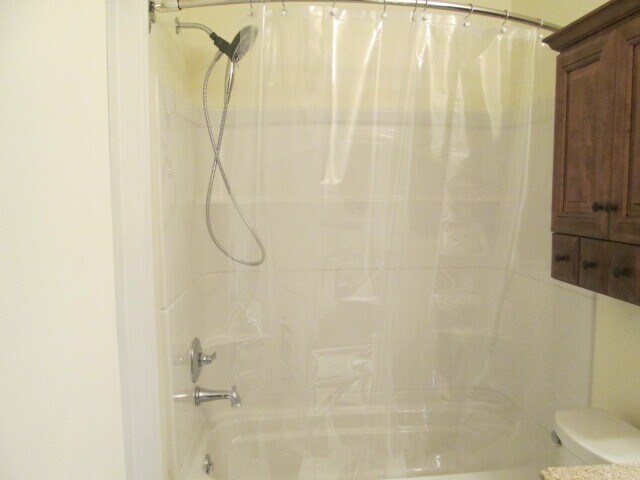 FULL BATH - 721 Robert Frost Dr