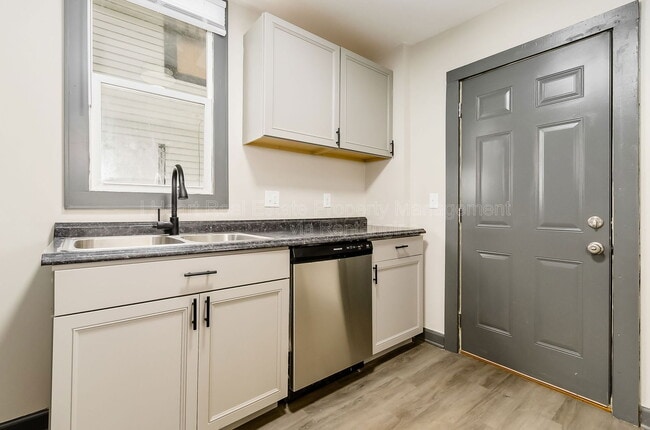 Building Photo - 1215 Sullivant Ave