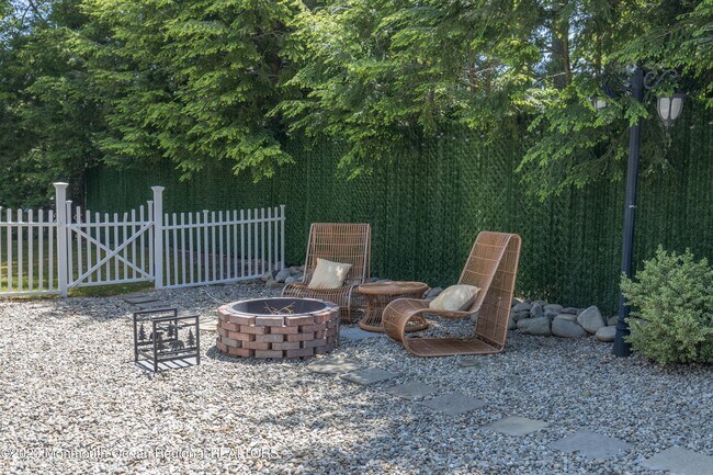 Building Photo - 38 Claridge Dr