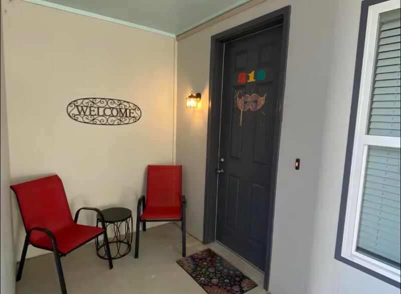 Building Photo - 305 W Second St