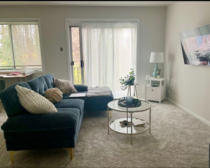 Building Photo - 10618 Kenilworth Ave