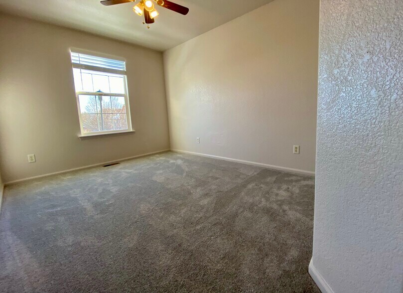 Building Photo - 1647 Wagonwheel Dr