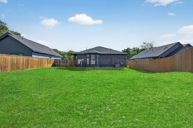 Building Photo - 1425 S 7th Ave