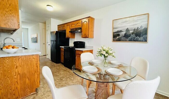 Building Photo - Creekwood Park Townhomes -SPECIAL FALL DEA...
