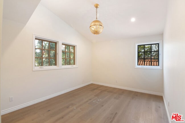 Building Photo - 552 Wilcox Ave