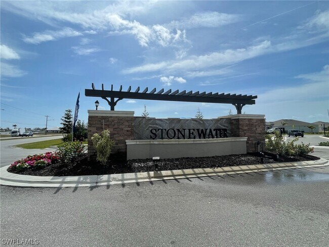 Building Photo - 715 Heather Lk Ave