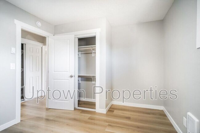 Building Photo - 466 N Adair St