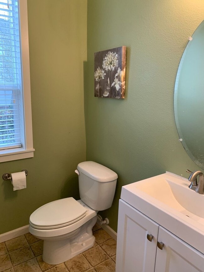 Building Photo - Charming 3-BR Felida Rental with Fenced Yard & Private Patio