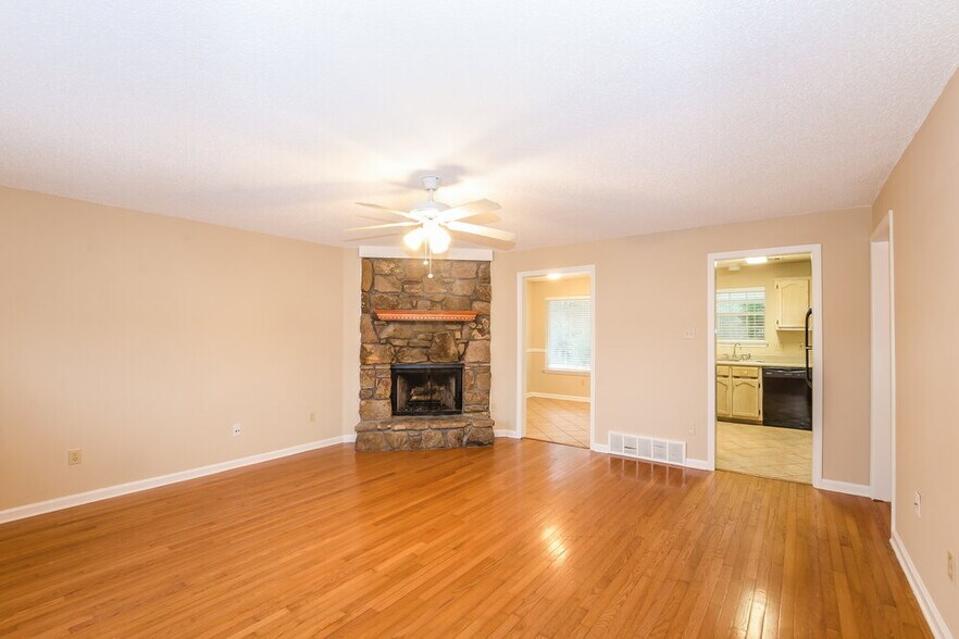 Building Photo - 6867 Brady Hill Dr