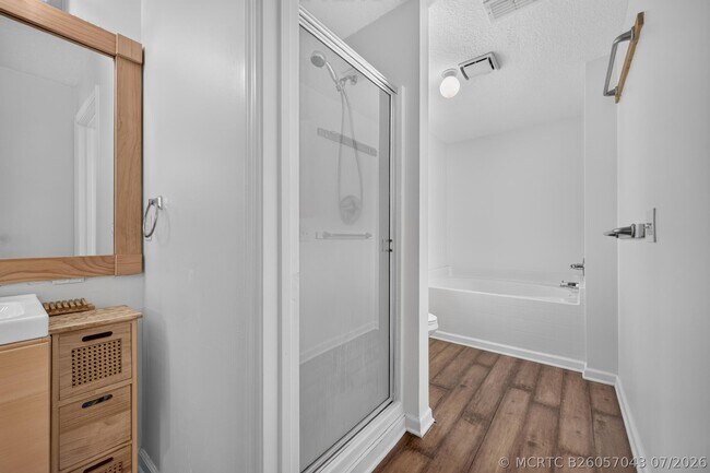 Building Photo - 5758 Benbow Ct