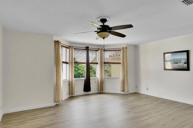 Building Photo - 3354 Greenview Terrace W