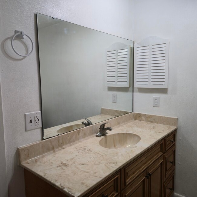 Building Photo - 75 7th St