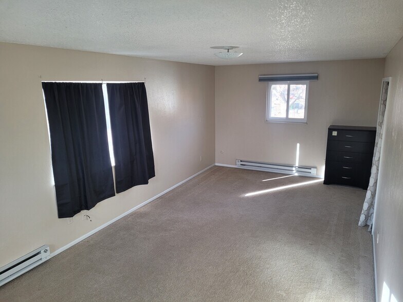 MSTR BDR Pic 1 - 833 Fountain Ct