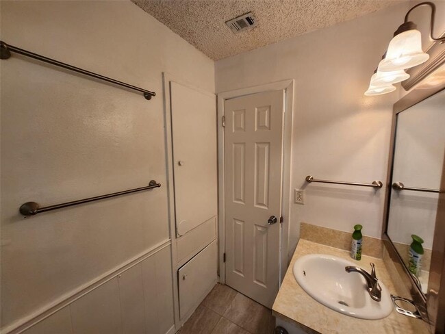 Building Photo - 2404 Audubon Pl