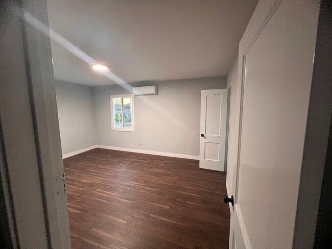 Building Photo - 2402 Schoolside Ave