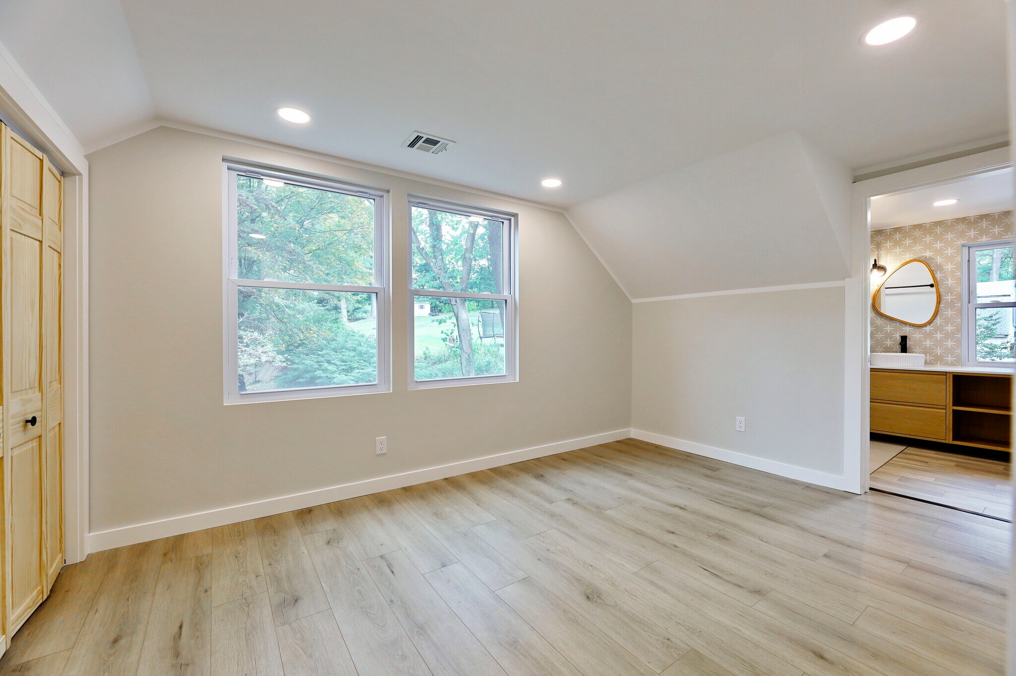 Building Photo - 205 Island Rd