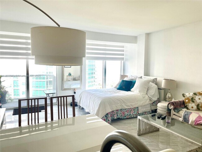 Building Photo - 10275 Collins Ave