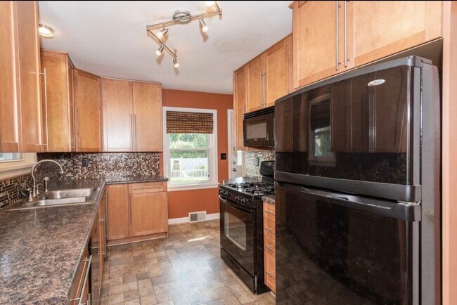 Building Photo - 3213 Bon Air Ave