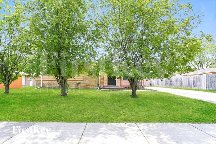 Primary Photo - 209 E Myrick Ave
