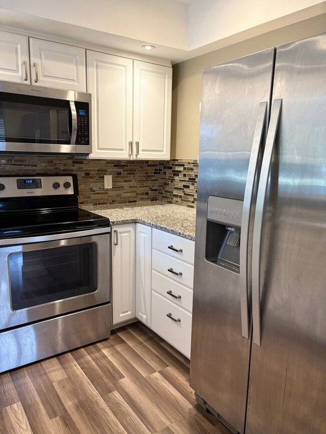 Building Photo - SPECIAL*** 1/2 OFF THE 2nd Months Rent - Q...