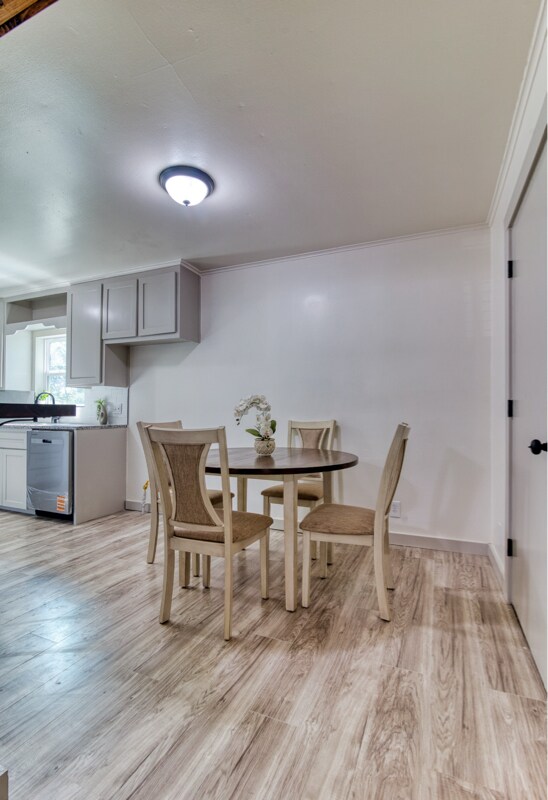 Building Photo - 2114 W 48th Pl