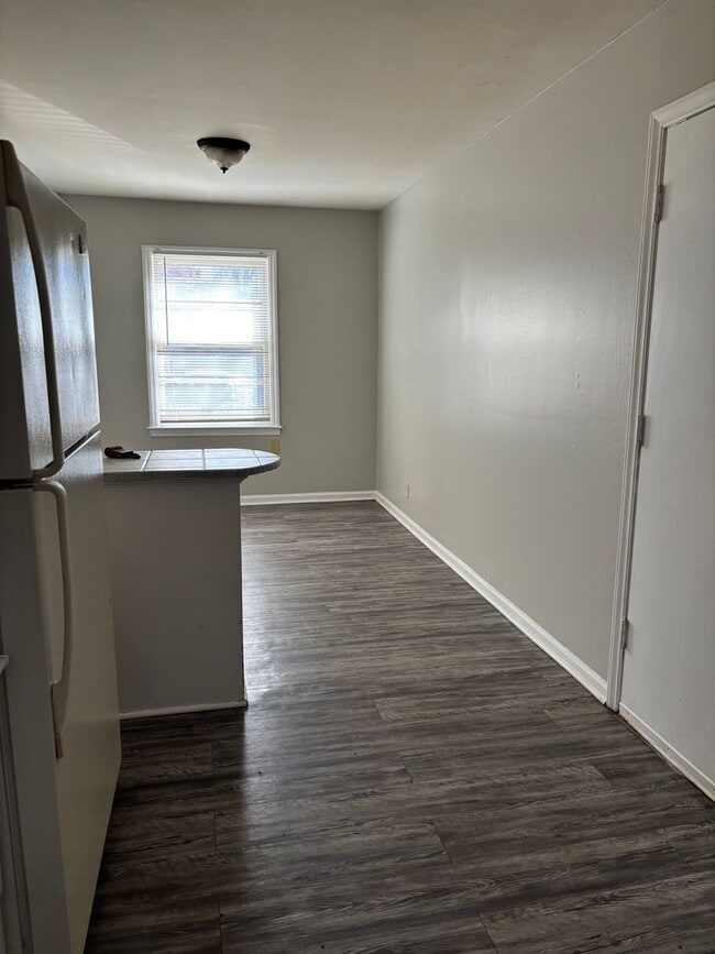 Building Photo - Three Bedroom One bathroom home for Rent