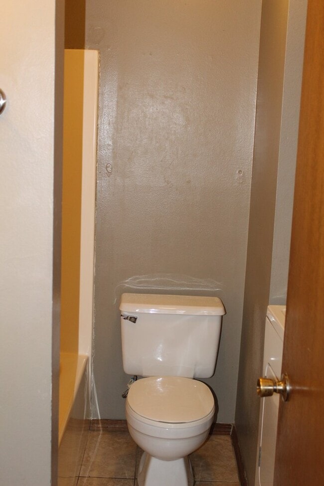 Building Photo - 3-bedroom house close to tech!