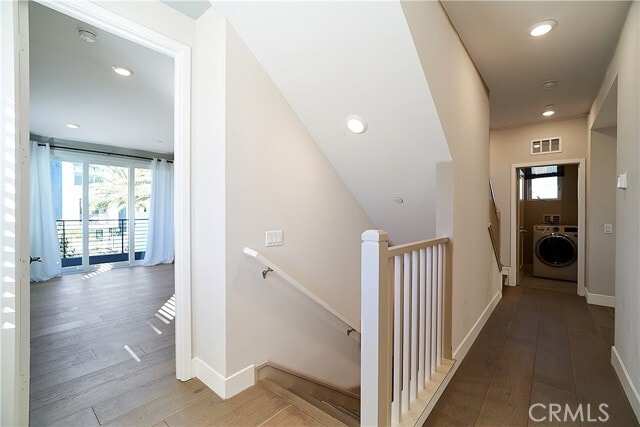 Building Photo - 6 Transport