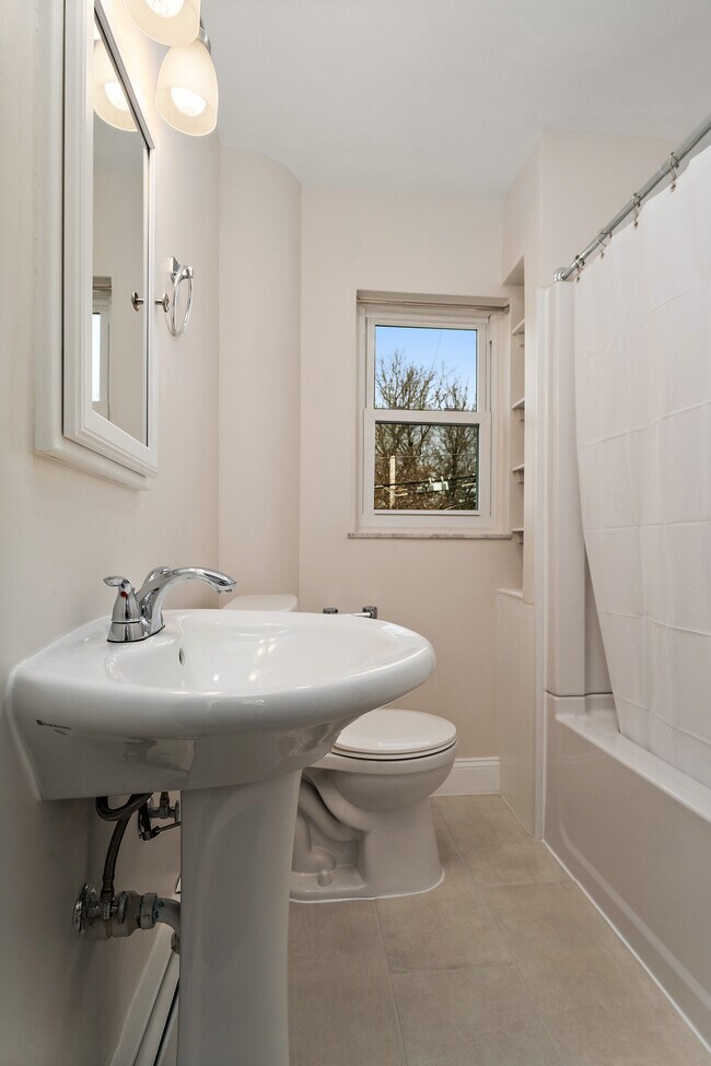 Building Photo - 350 Chestnut St