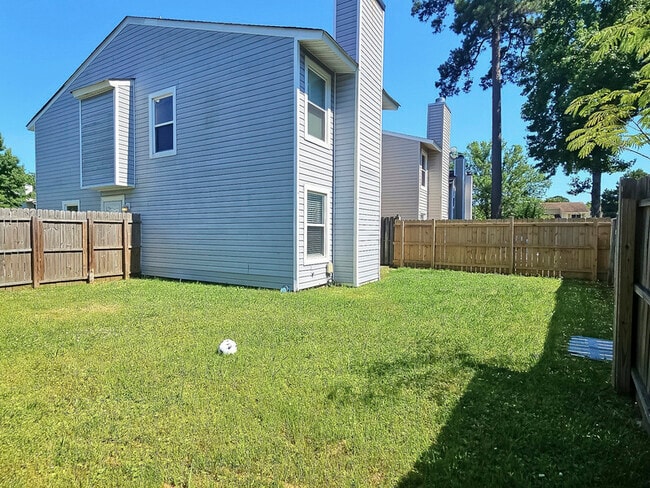 Building Photo - 613 Folkstone Way