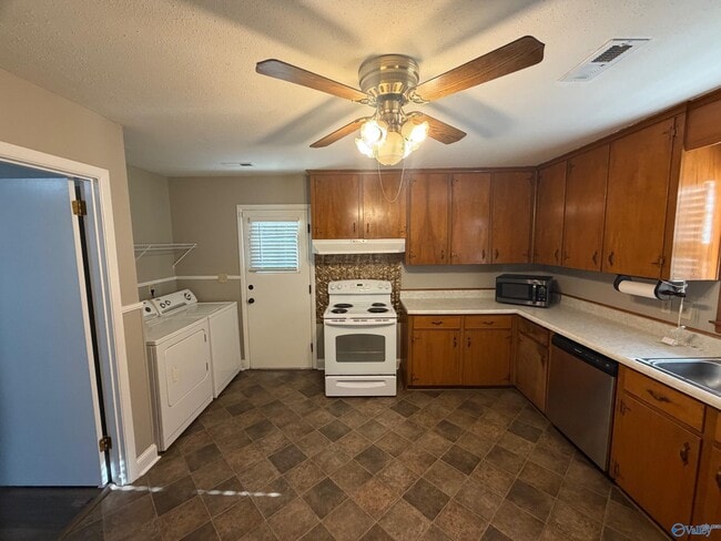 Building Photo - 1518 15th Ave SW