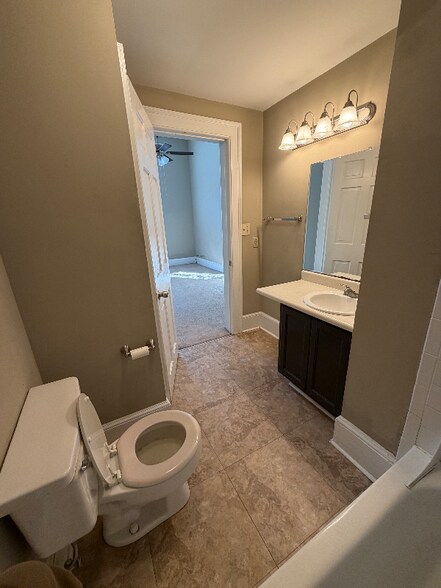 Building Photo - 215 Orange St