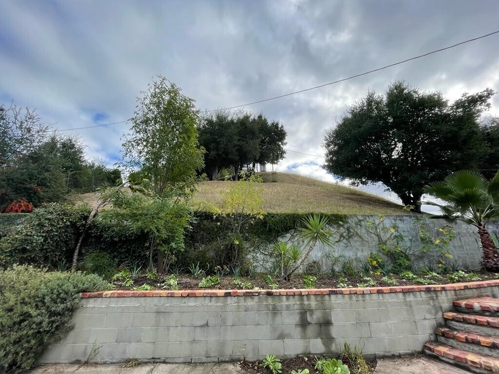 Building Photo - 21122 Avenue San Luis