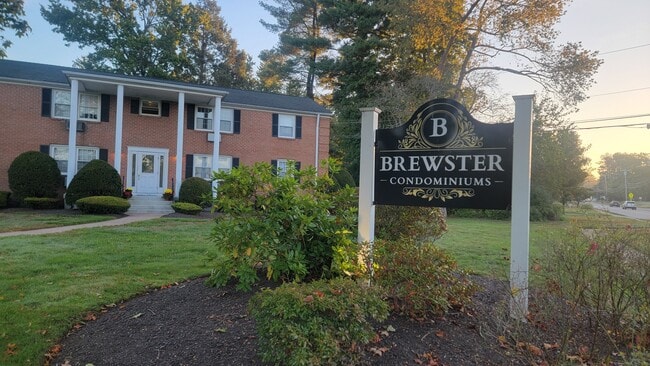 Building Photo - 12 Brewster Rd