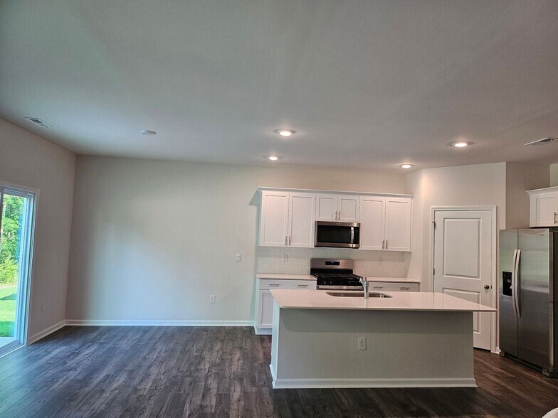 Building Photo - 925 Canis Minor Rd