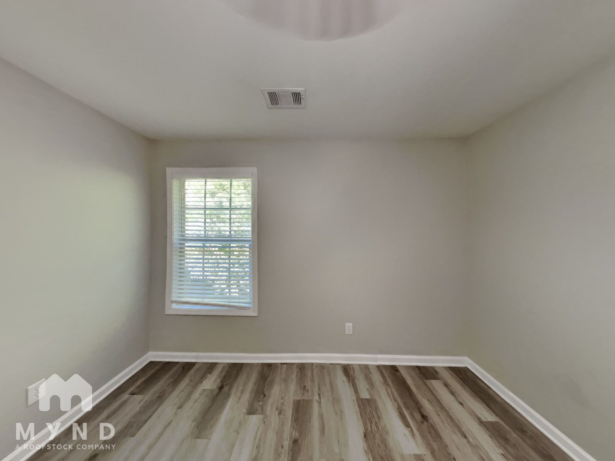 Building Photo - 1557 Silver Ridge Dr SW