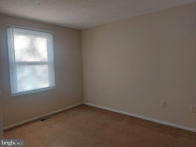 Building Photo - 1312 Hillcrest Dr
