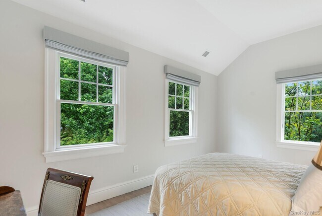 Building Photo - 150 Harvest Ln