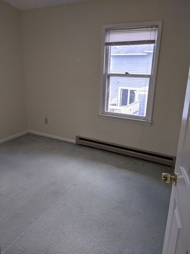 Building Photo - 138 Adams Ln