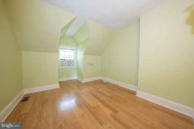 Building Photo - 110 Llanfair Rd