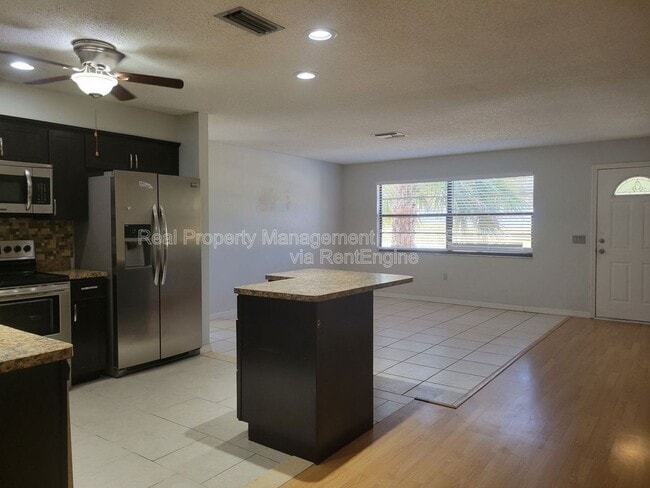 Building Photo - 12387 Seagate St