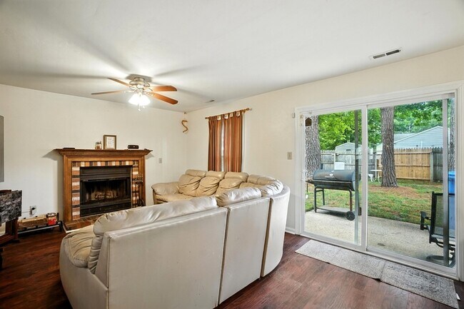 Building Photo - 1308 Summerset Ct